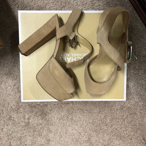 Ladies platform - Picture 1 of 1